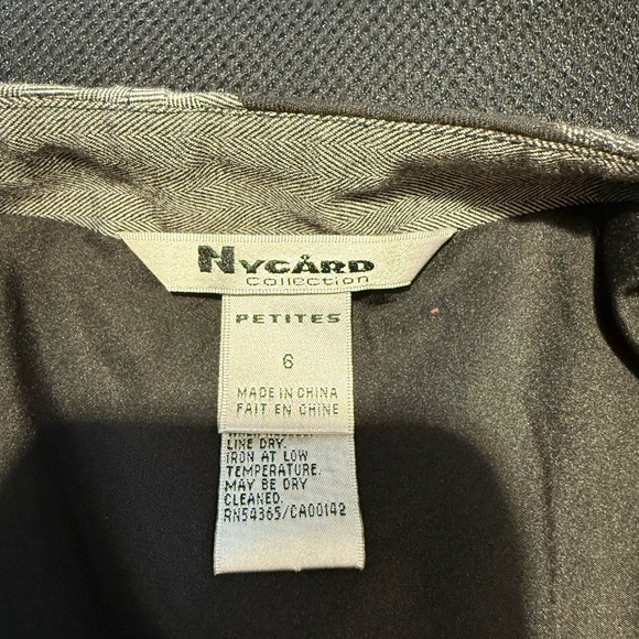 Nygard Collection Elegant Black and Gray Striped Skirt. 6P - Picture 3 of 11